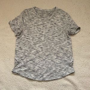 Lululemon women’s tee shirt size 8